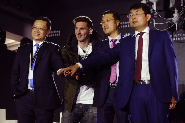 Huawei Executive team taking a selfie with Messi using the Huawei Mate 8