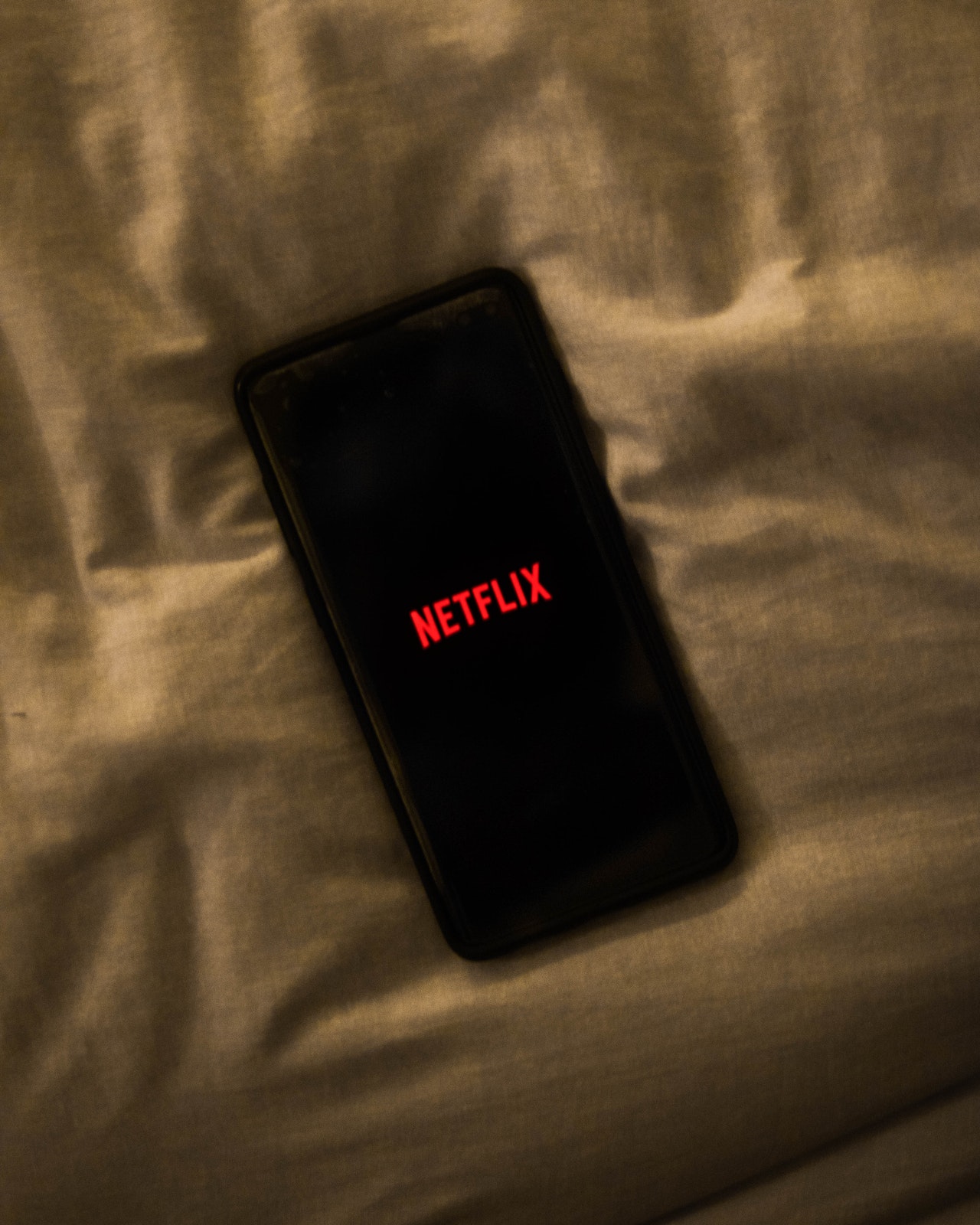 Smartphone illustration for the article, Netflix and chill just got a whole lot cheaper for Africa