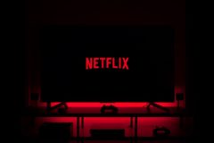 Netflix loses subscribers