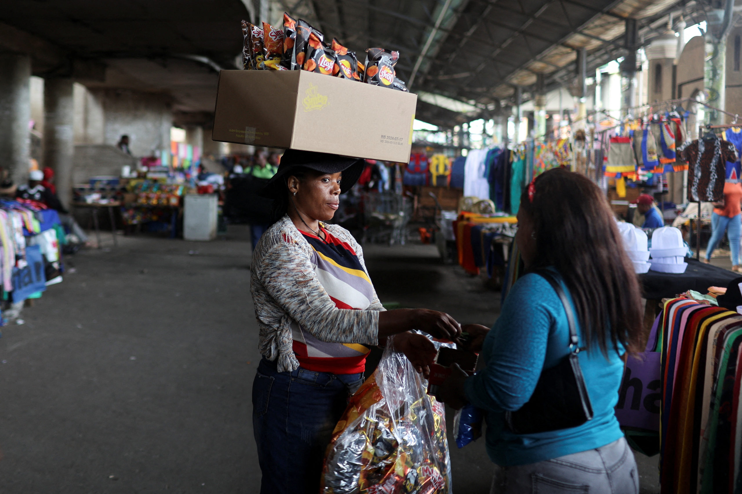 South African traders in a busy market