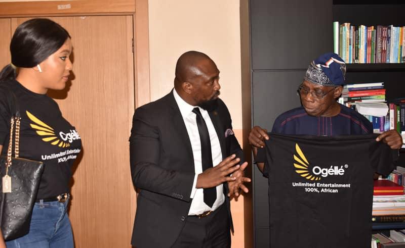 Oparaugo and his Ogelle team with former Nigerian president, Olusegun Obasanjo