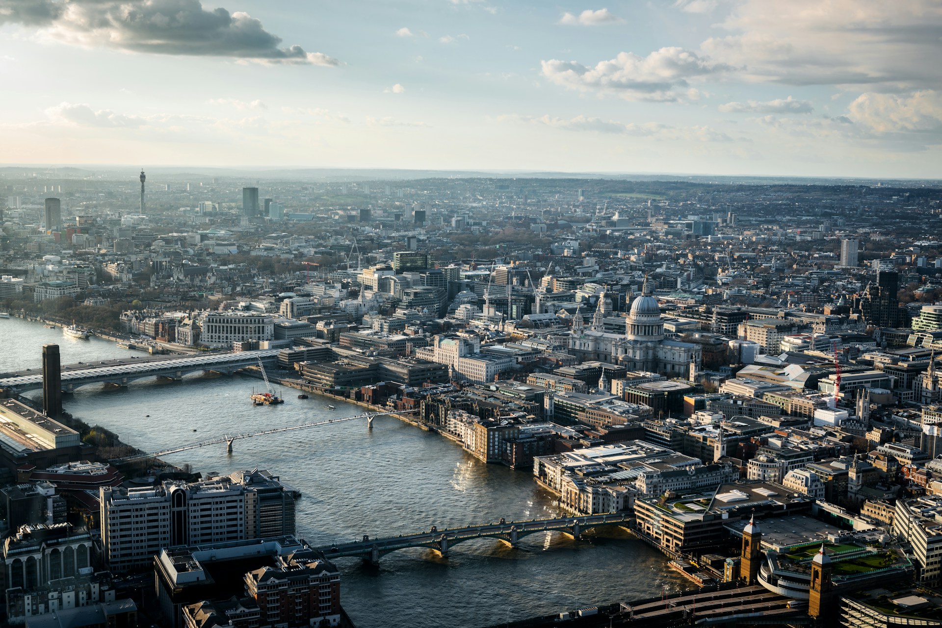 The Global Grind: Unlocking True International Reach for Digital Nomad Startups