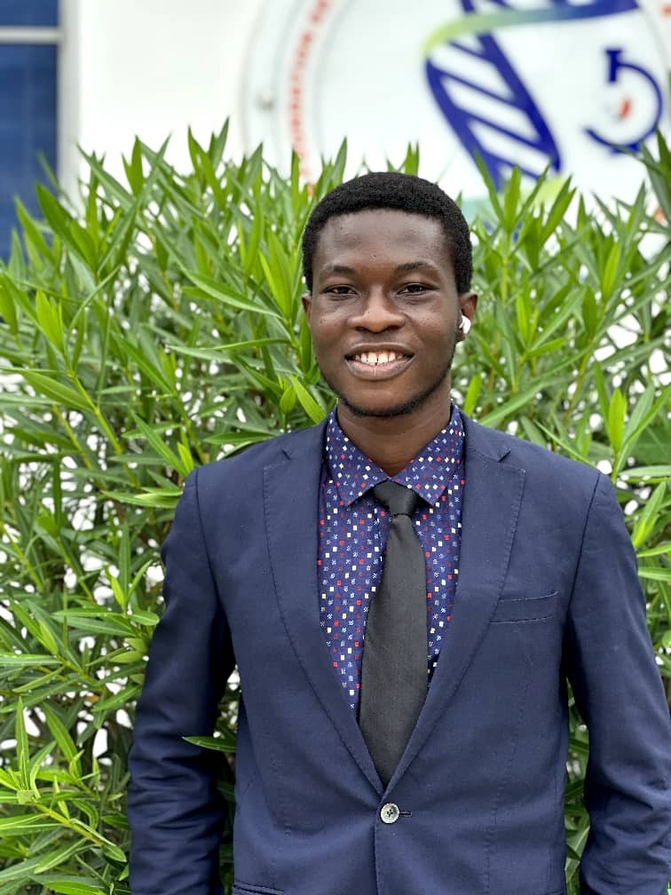 The University of Ibadan student making paper bags from waste grass