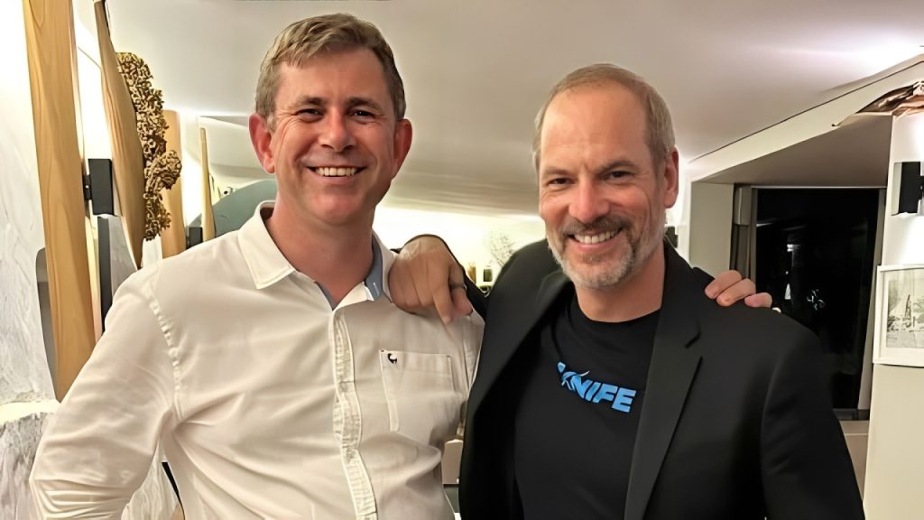 L-R: Johann du Toit, Simera Sense CEO, with a Knife Capital investor