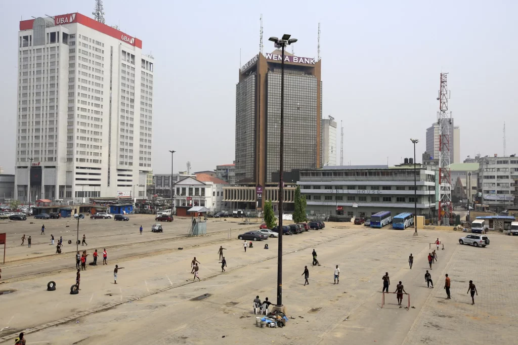 Over 13,000 Nigerian bank employees earn $526/month as salaries climb in 2025