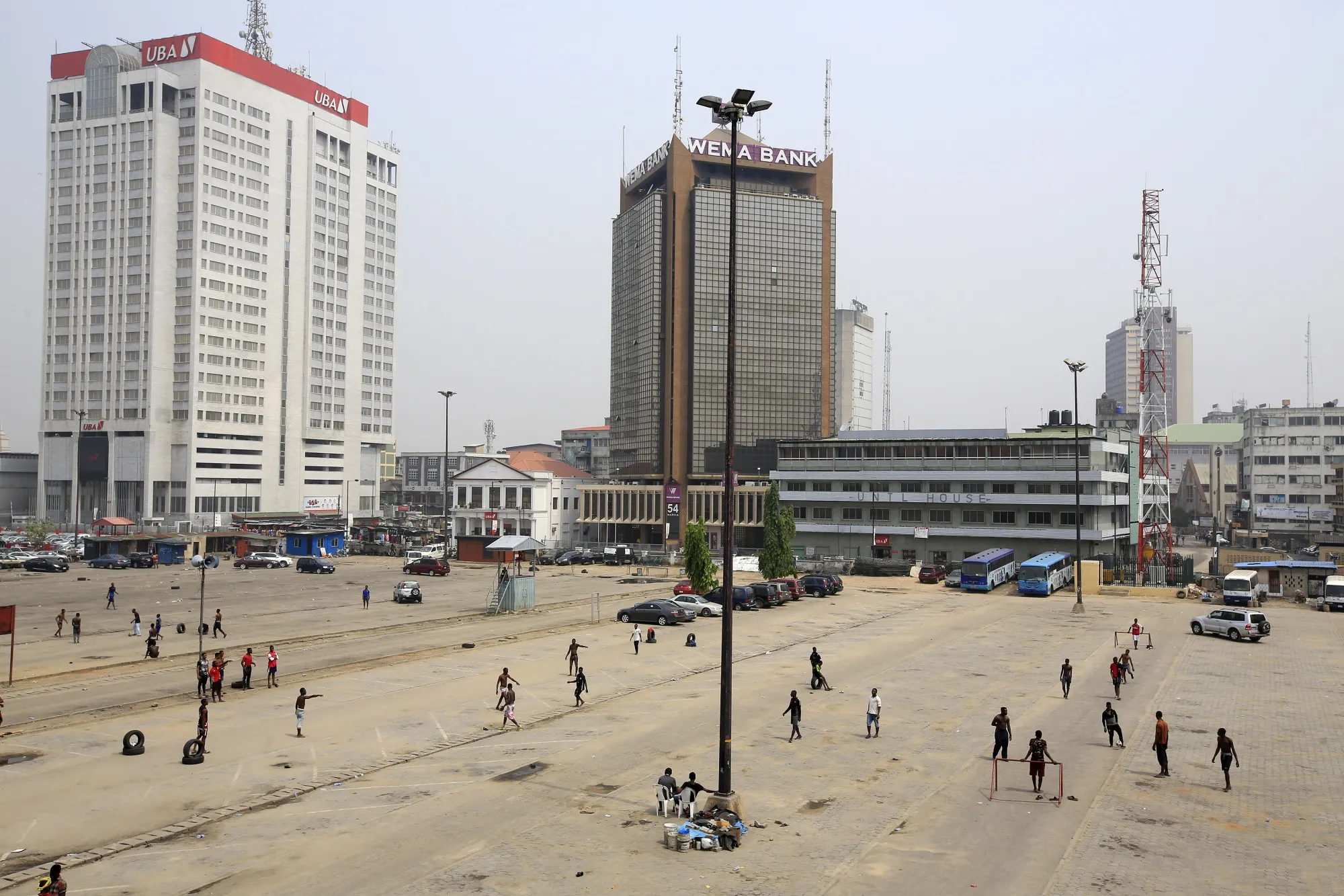 Over 13,000 Nigerian bank employees earn $526/month as salaries climb in 2025