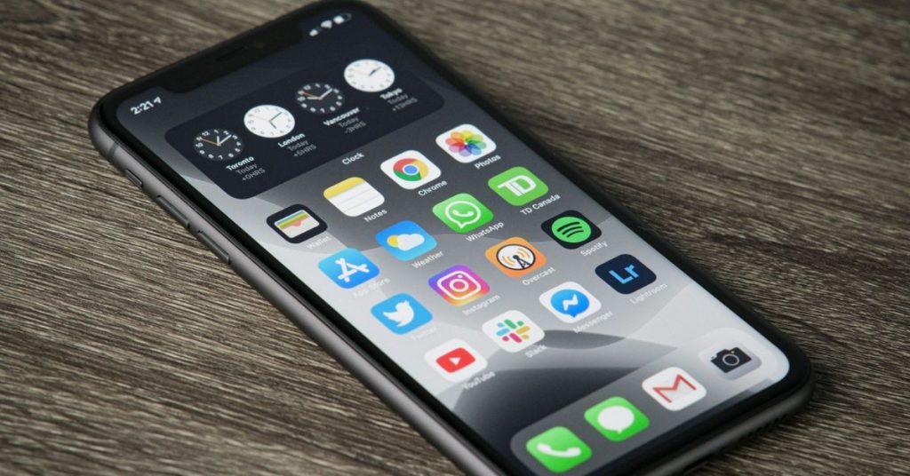 8 essential tips to free up your iPhone storage